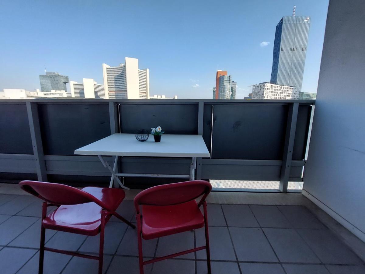 Tower Apartment With Private Terrace Next To Uno Відень Екстер'єр фото
