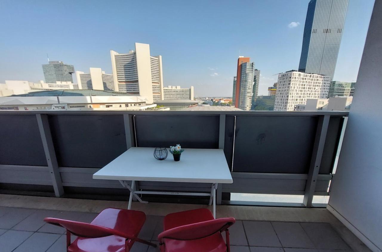 Tower Apartment With Private Terrace Next To Uno Відень Екстер'єр фото