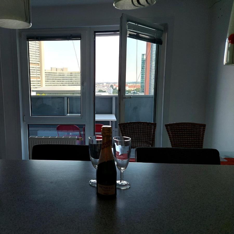 Tower Apartment With Private Terrace Next To Uno Відень Екстер'єр фото